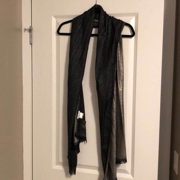 ⭐️5 for $25⭐️ 

BRAND NEW Grey/silver scarf NWT - Picture 2 of 3